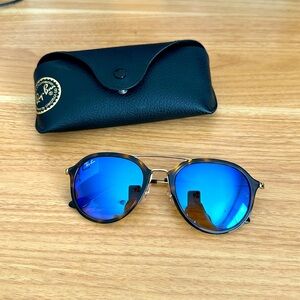 *Authentic* Ray-Ban Sunglasses; Tortoise shell with blue/brown chrome lenses!